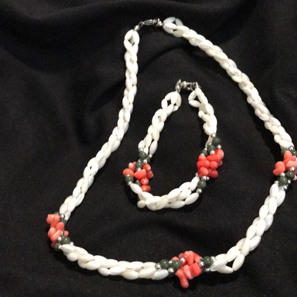 Beaded necklace and bracelet set